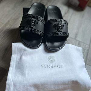 VERSACE PALAZZO POOL SLIDES